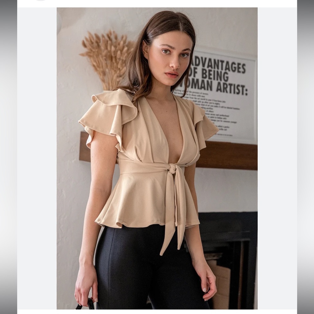 Lulu’s Beige Tie-Front Ruffled Peplum Top - Size Small, NWT